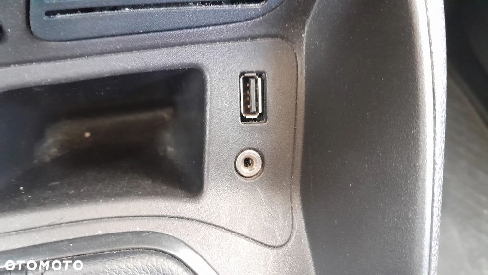 Ford Transit Courier - 18