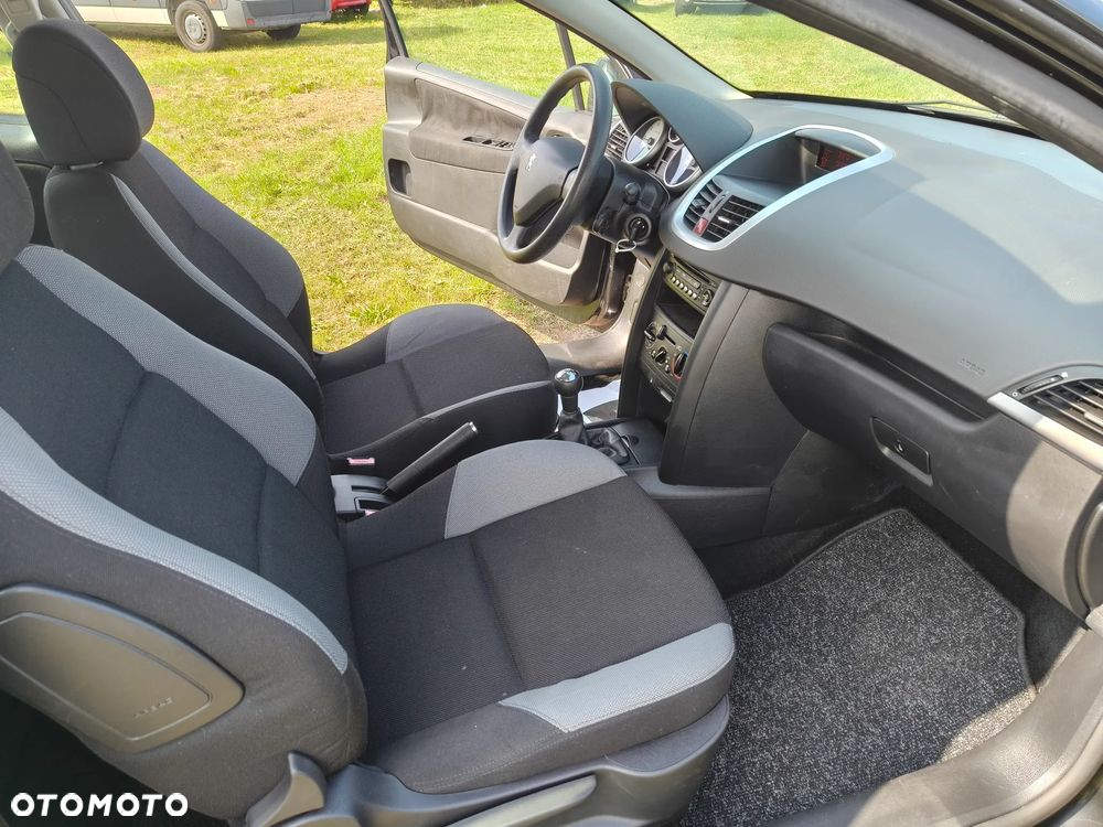 Peugeot 207 1.4 16V Trendy - 16