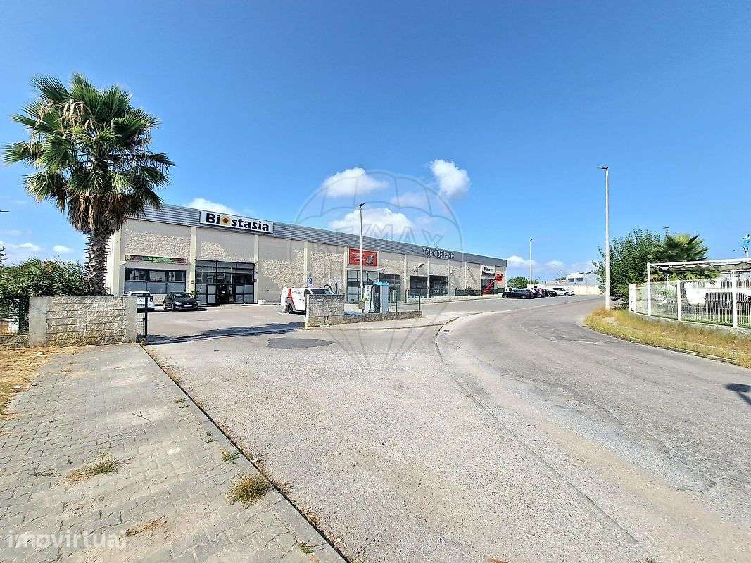 Armazém T3 para arrendamento - Grande imagem: 2/44