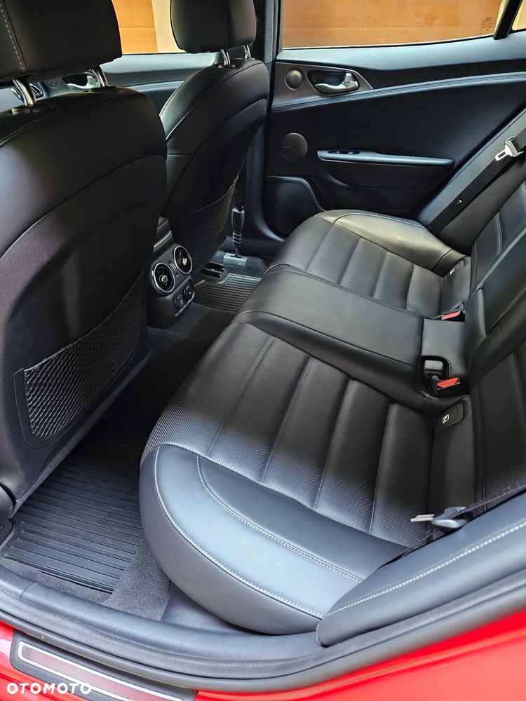 Kia Stinger 3.3 T-GDI V6 GT AWD - 12