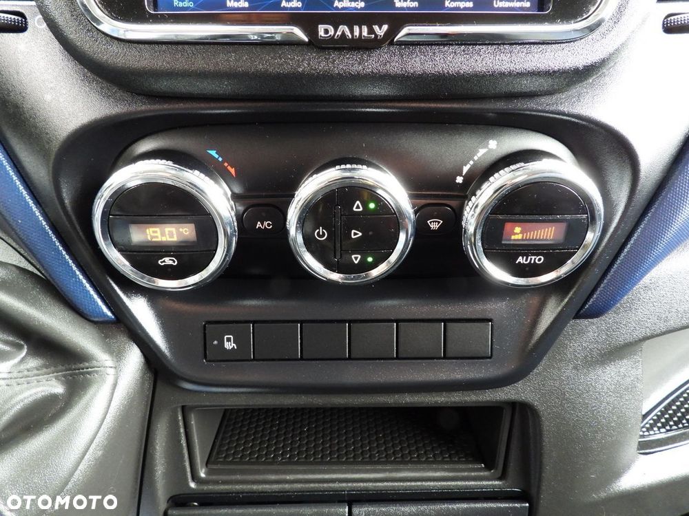 Iveco DAILY 35S18 PLANDEKA 8 PALET WEBASTO TEMPOMAT NAWIGACJA LEDY PNEUMATYKA KLIMATYZACJA  180KM - 35