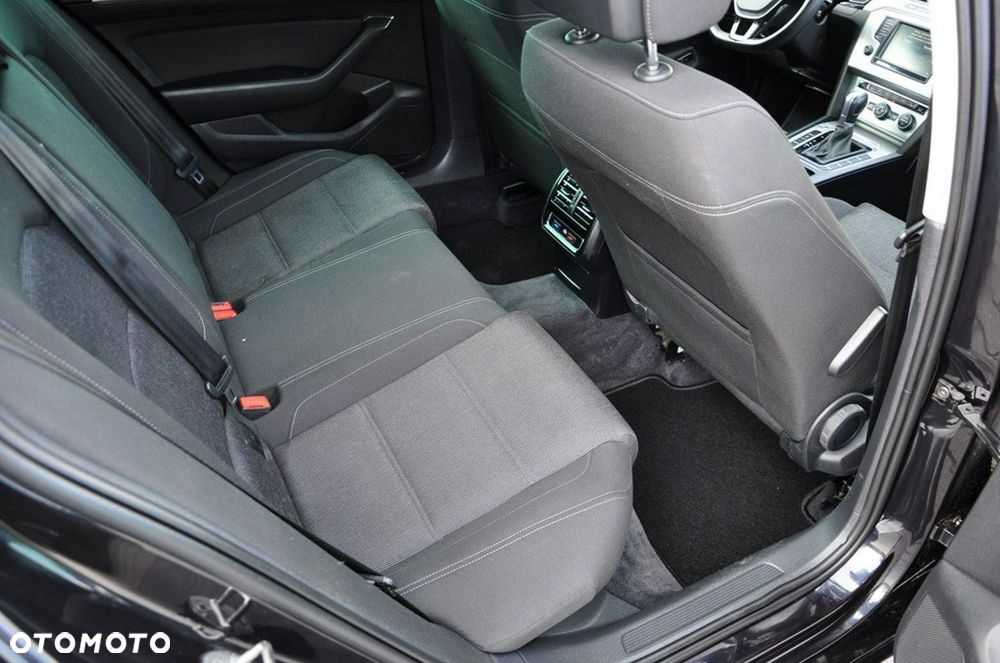 Volkswagen Passat Variant 2.0 TDI BMT Highline - 26