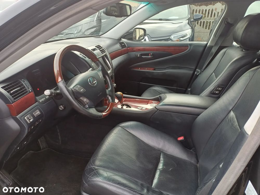Lexus LS 460 Prestige - 16