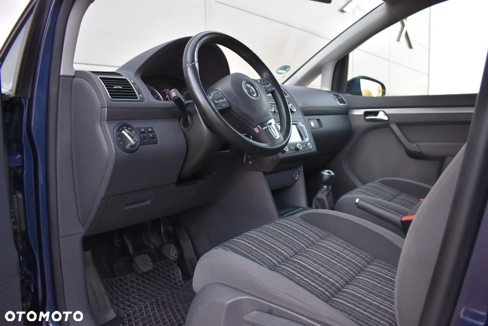 Volkswagen Touran - 18