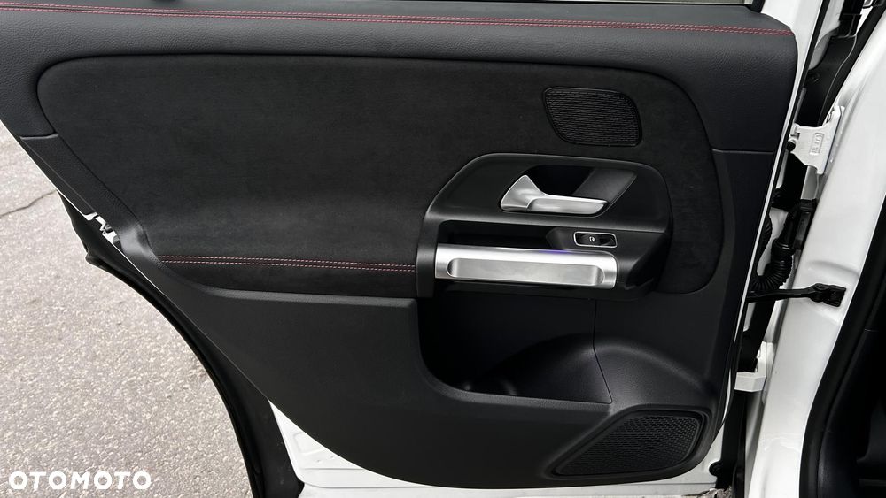 Mercedes-Benz GLB - 26