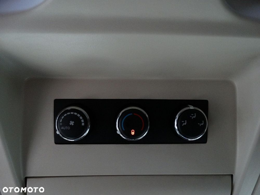 Chrysler Grand Voyager - 38