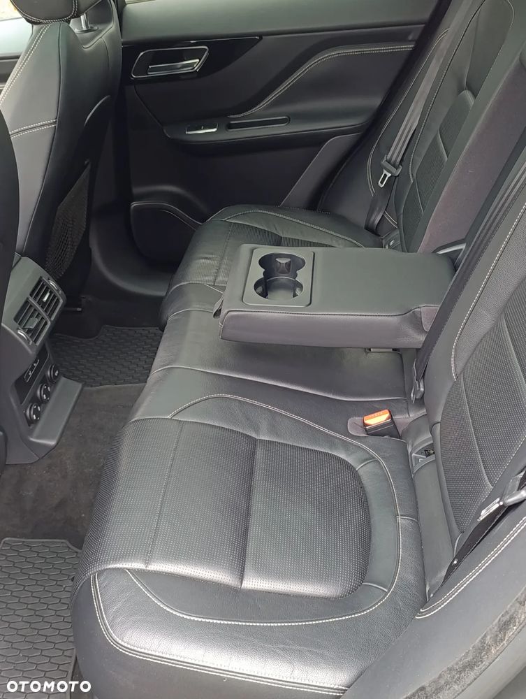 Jaguar F-Pace S AWD - 18