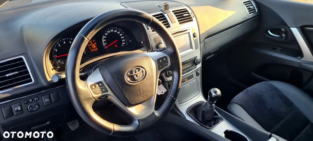 Toyota Avensis 1.8 Premium - 19