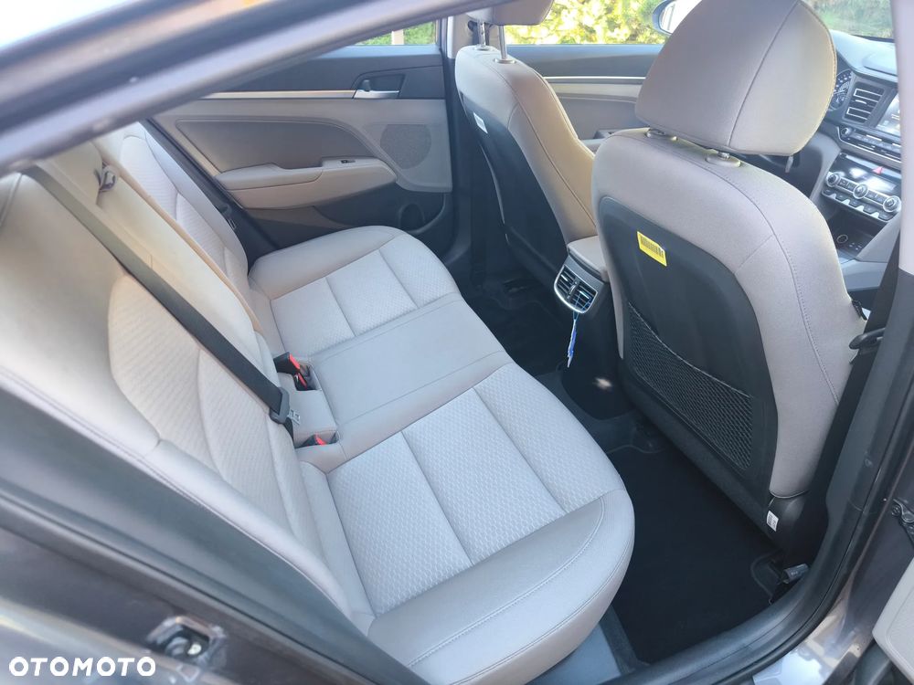 Hyundai Elantra - 17