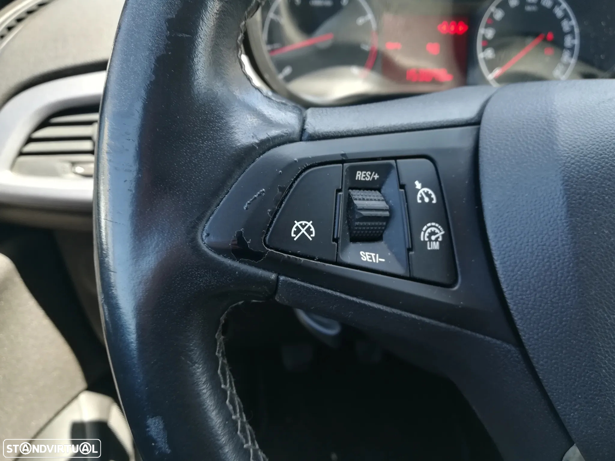 Opel Corsa 1.2 120 Anos - 14