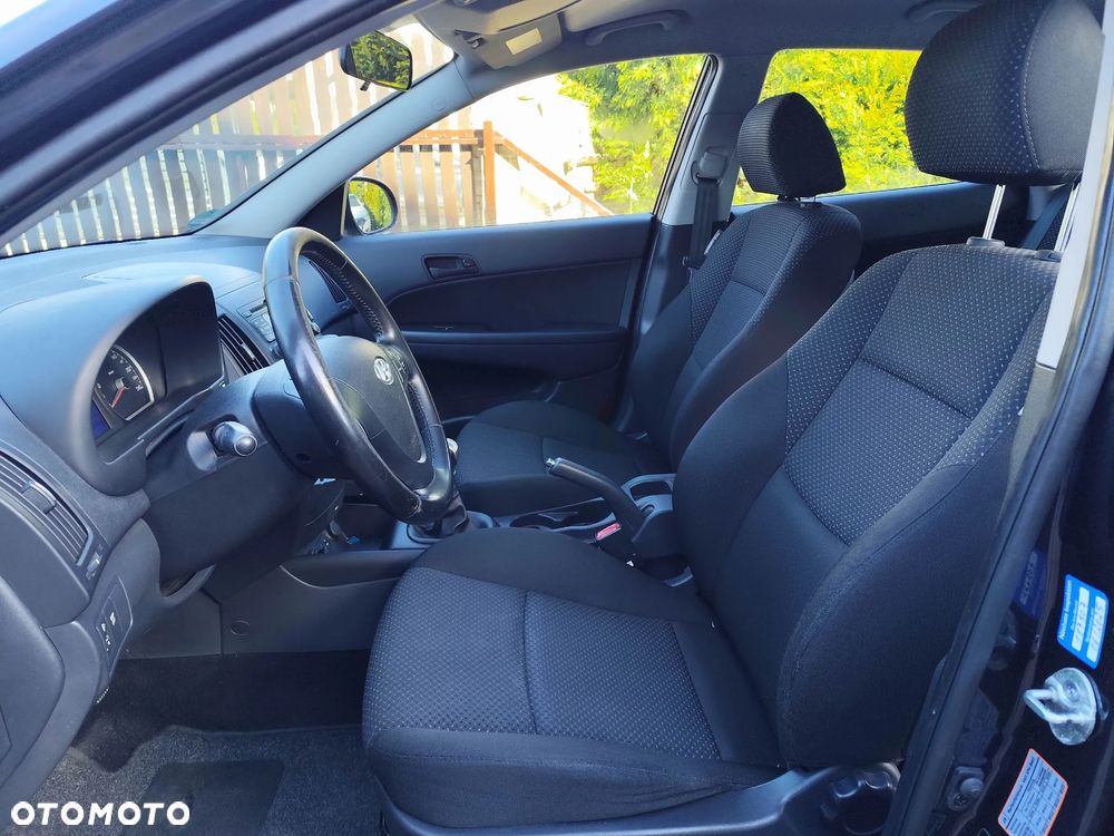 Hyundai i30 1.6 CRDi Classic + World Cup - 13