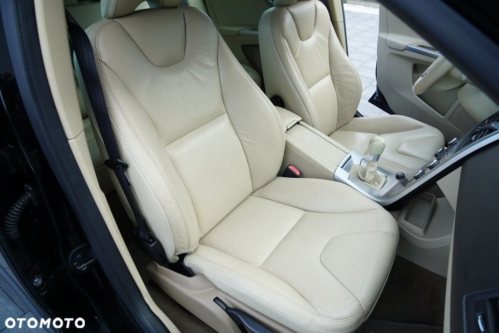 Volvo XC 60 D5 AWD - 23