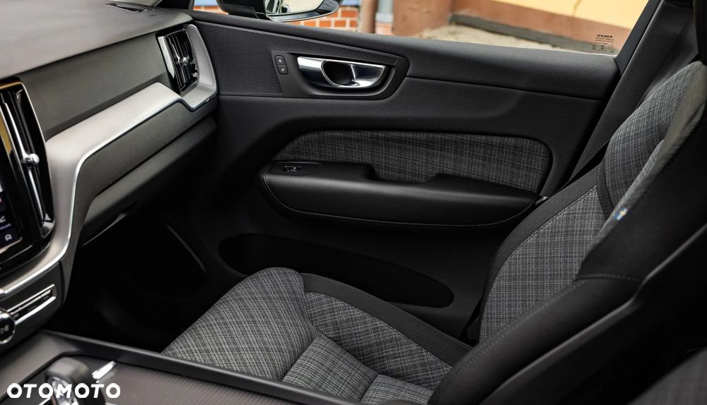 Volvo XC 60 B4 D AWD Core - 25