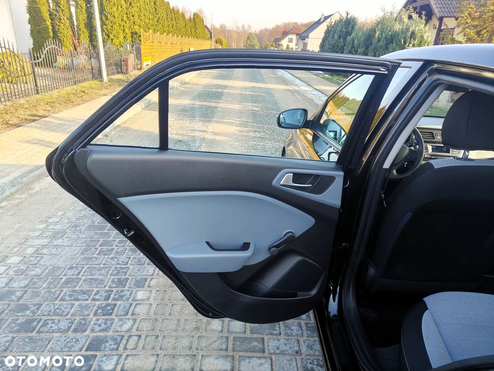 Hyundai i20 blue 1.2 - 16