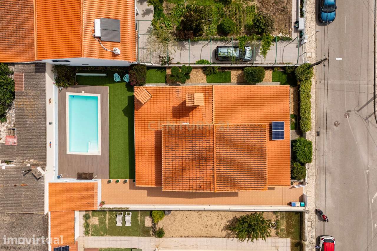 Moradia Isolada com Piscina em Localização Privilegiada - Grande imagem: 2/34