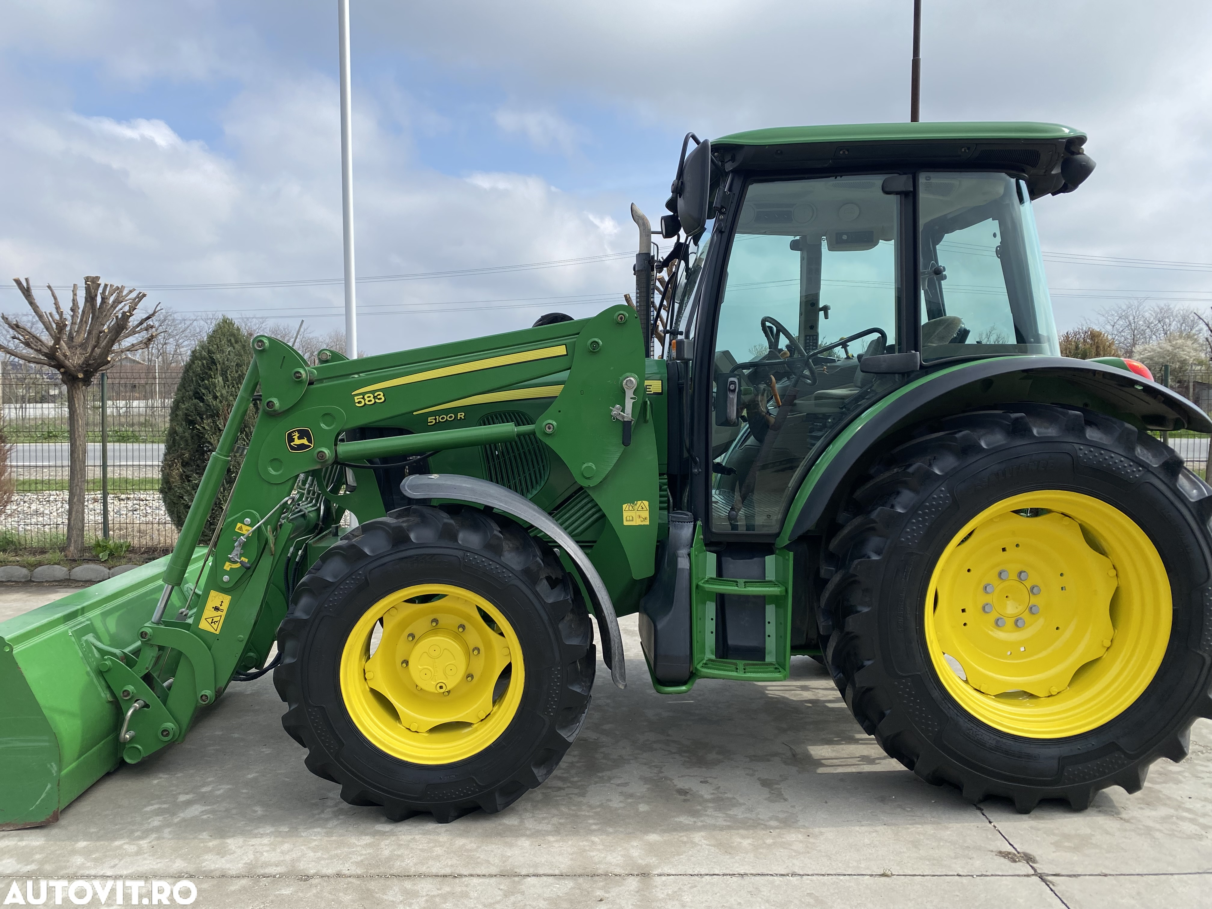 John Deere 5100R - 5