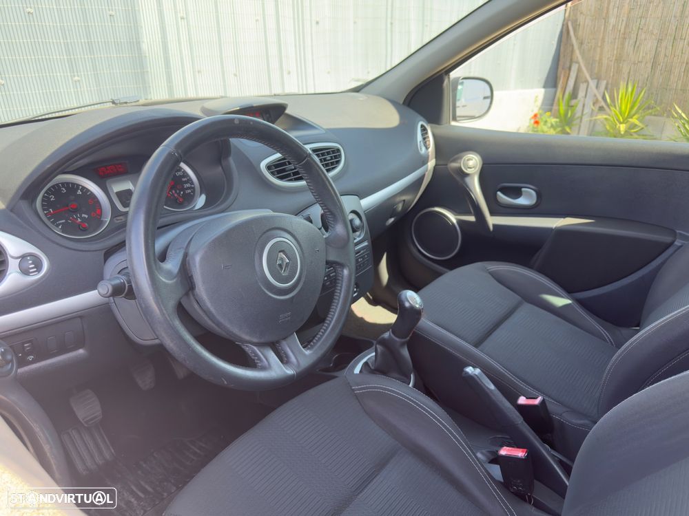 Renault Clio 1.5 dCi Dynamique S - 4