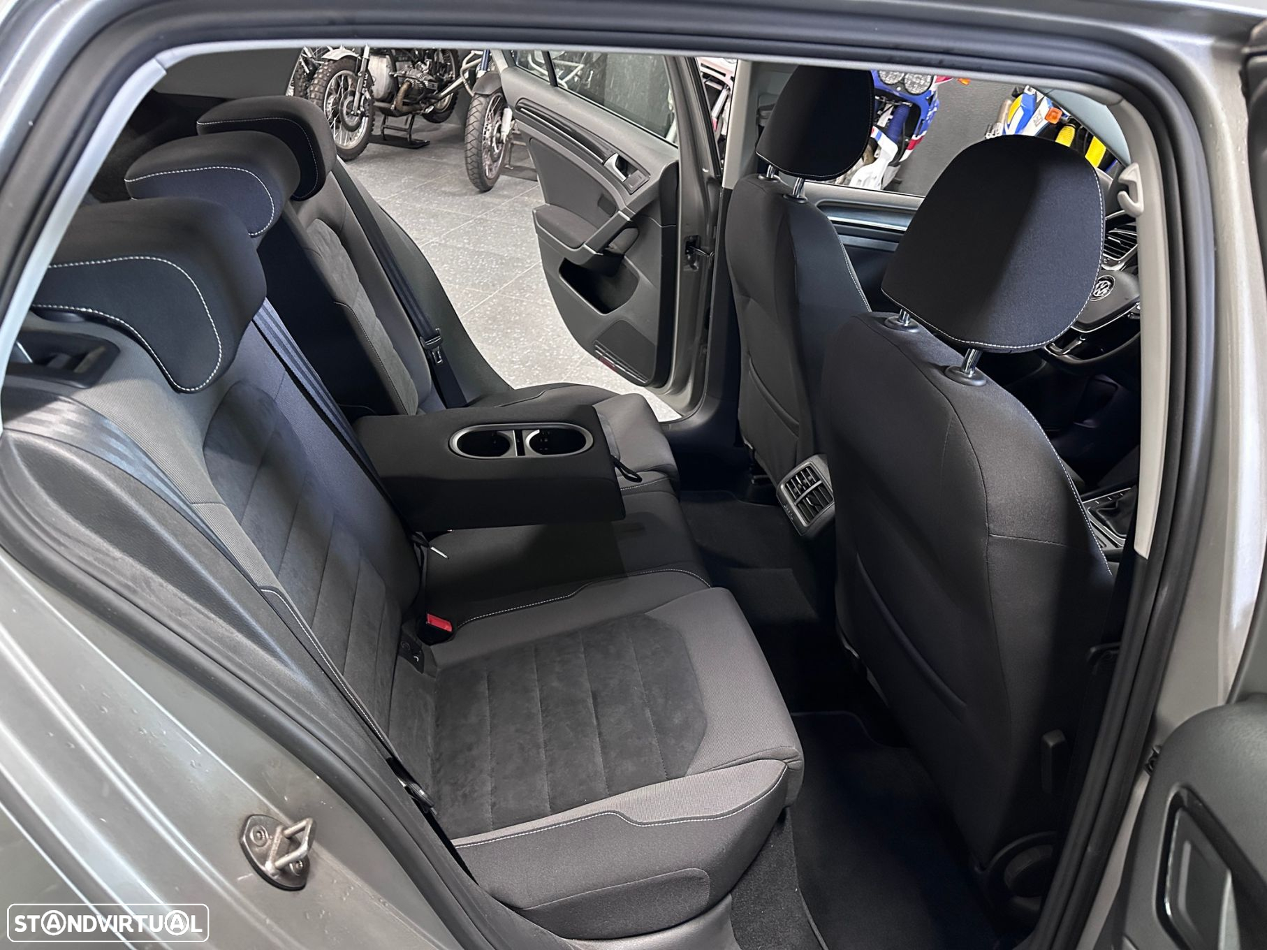 VW Golf 1.6 TDi Highline - 13