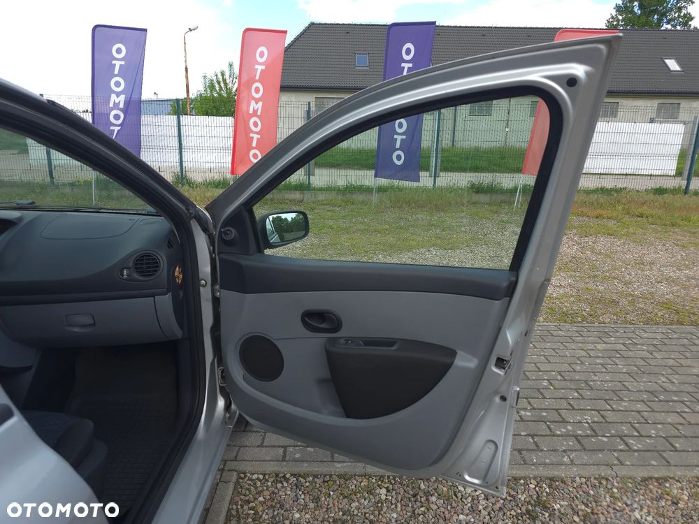Renault Clio 1.4 16V Expression - 14
