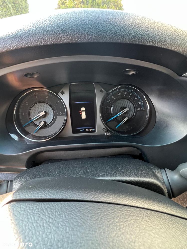 Toyota Hilux 2.8 D-4D Double Cab Invincible 4x4 - 8