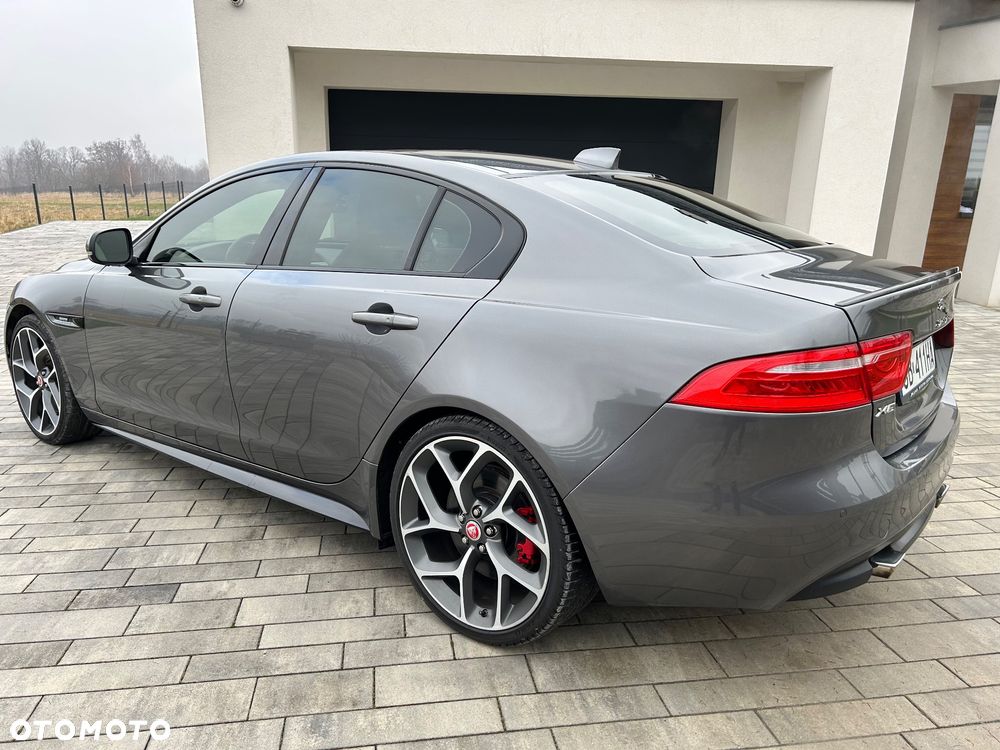 Jaguar XE - 2