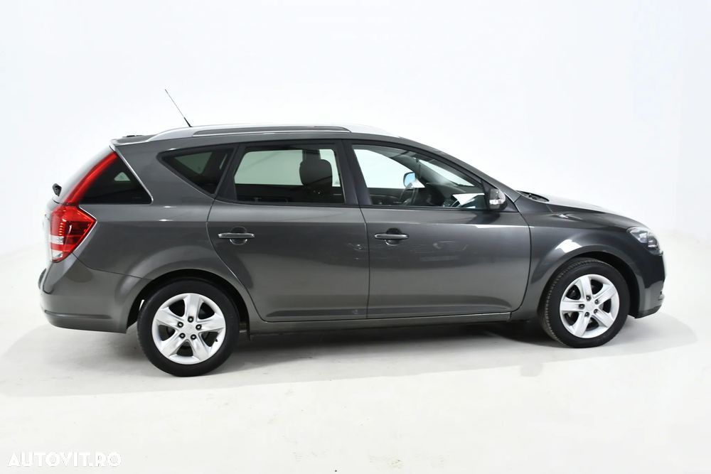 Kia Ceed 1.6 CRDi 115 Dream-Team Edition - 4