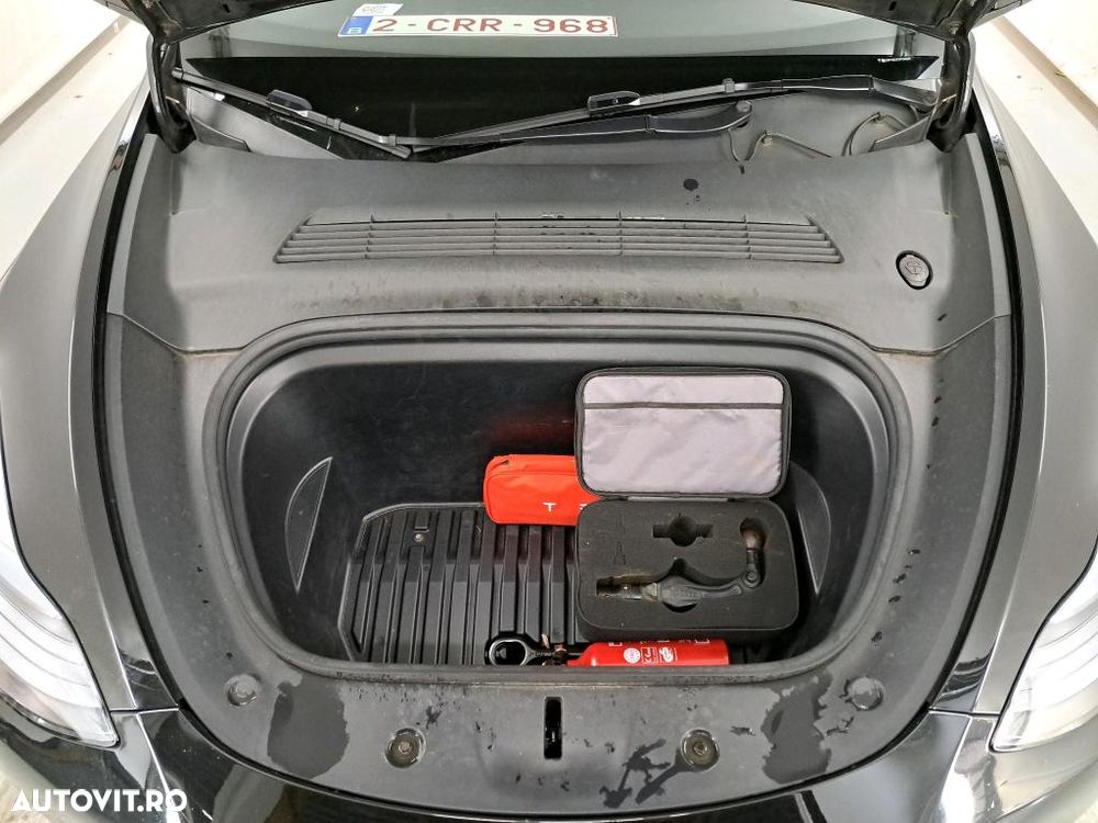 Tesla Model Y Long Range Dual Motor AWD - 9