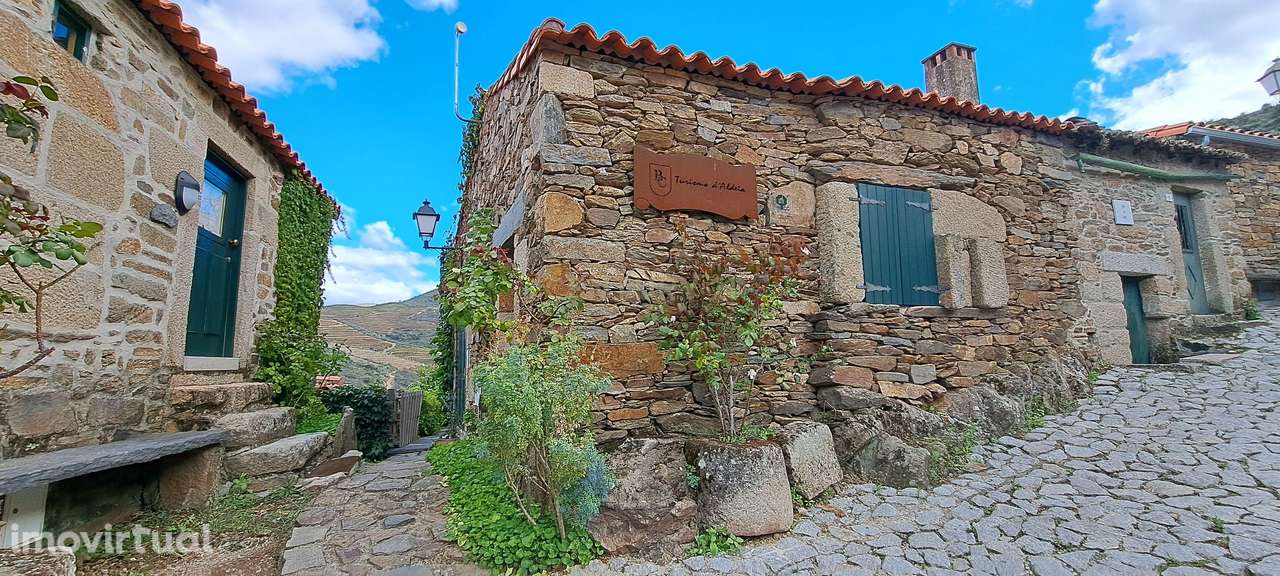 Empreendimento turístico localizado na aldeia de Murça, perto de Vila - Grande imagem: 4/54