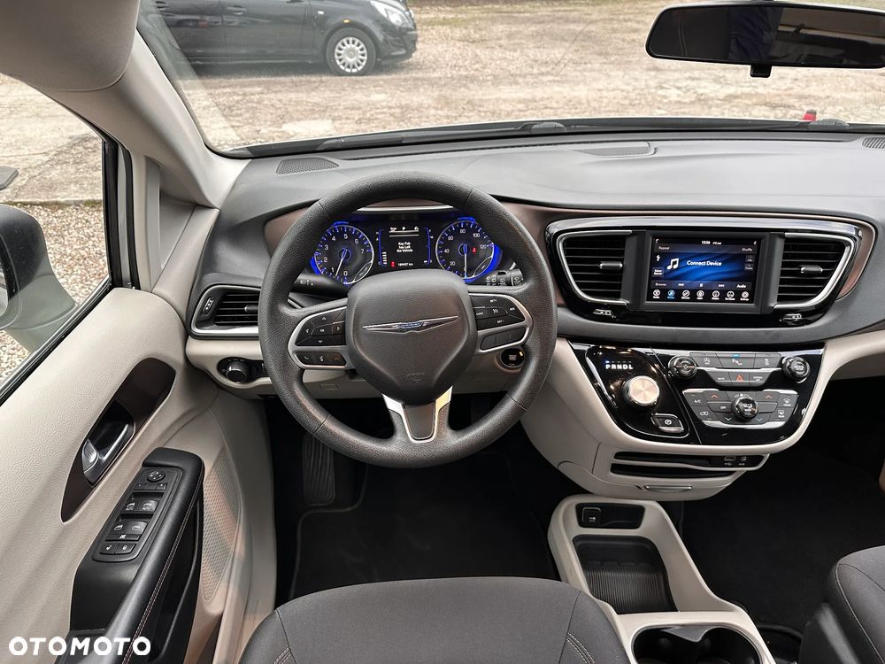 Chrysler Pacifica - 15