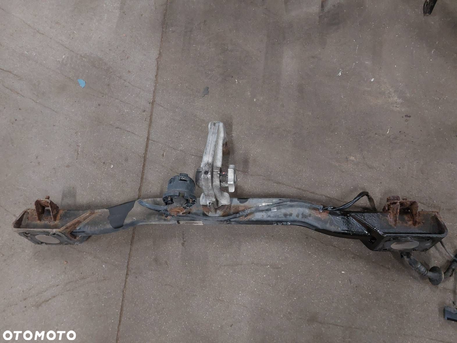 HAK HOLOWNICZY + TABLICZKA + WIĄZKA BMW E61 6758699 6758700 - 7