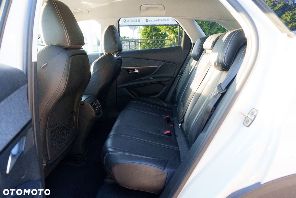 Peugeot 3008 1.2 PureTech GPF Allure S&S - 17