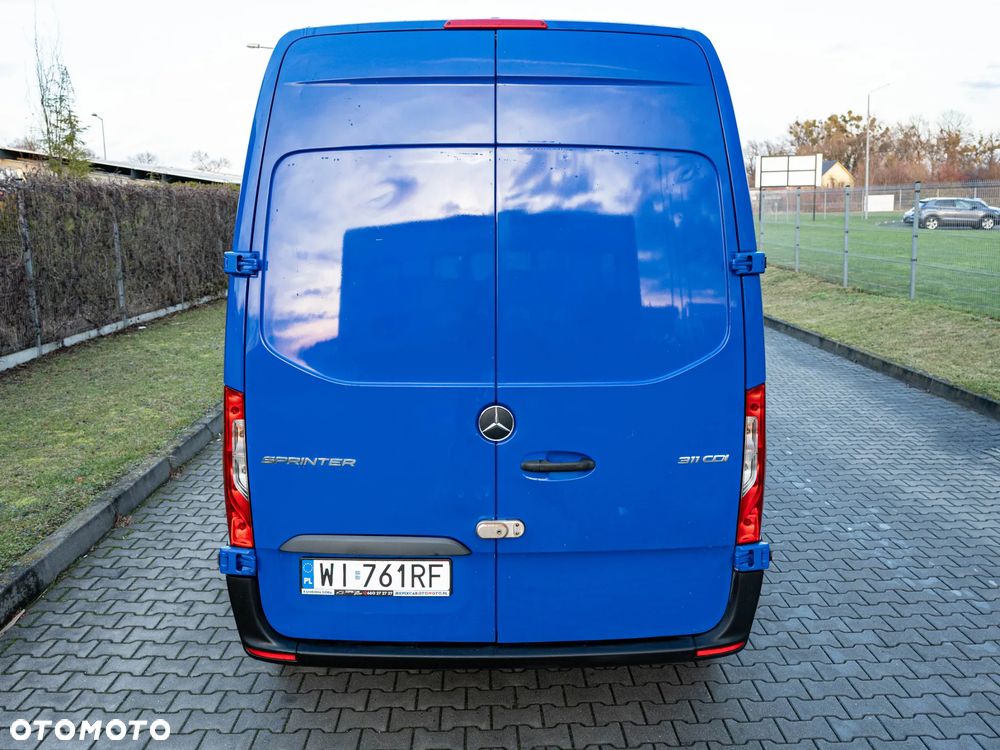 Mercedes-Benz Sprinter - 11