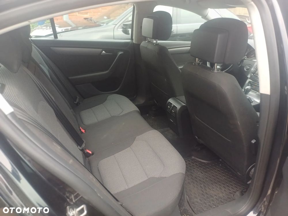 Volkswagen Passat - 11