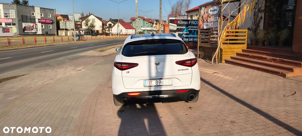 Alfa Romeo Stelvio 2.0 Turbo Sprint Q4 - 4