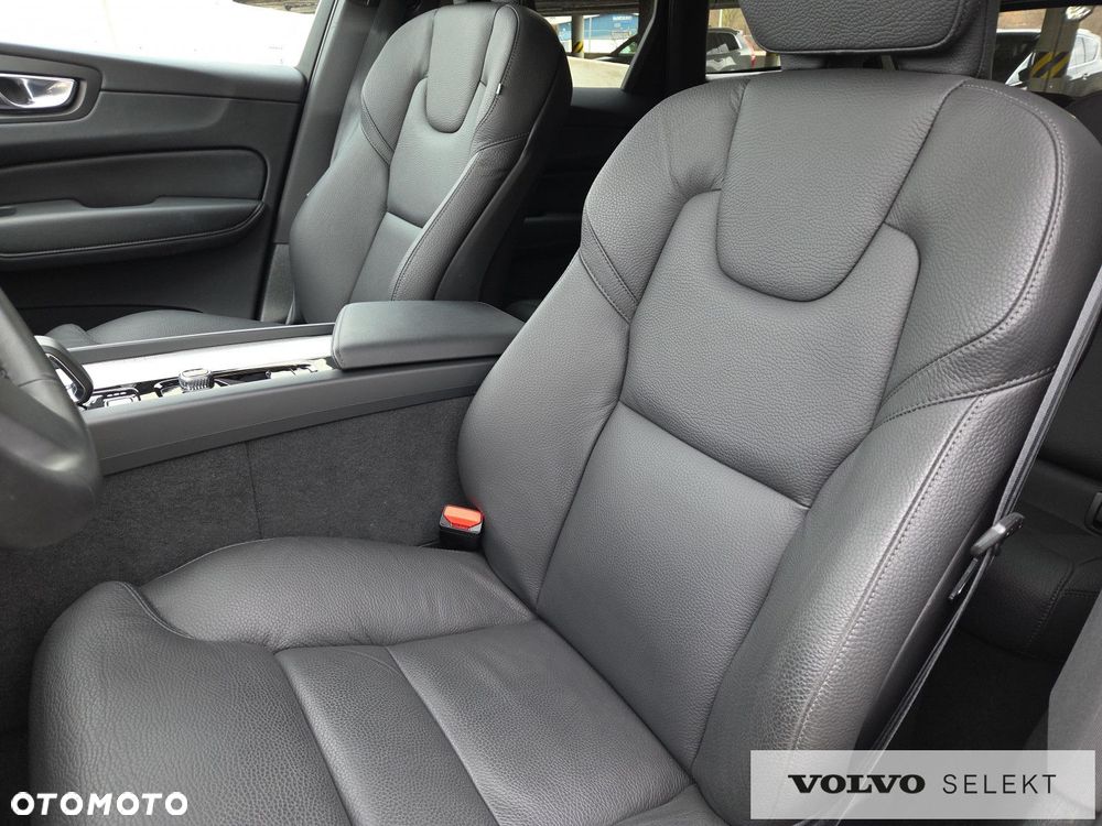 Volvo XC 60 B5 B AWD Plus Dark - 24