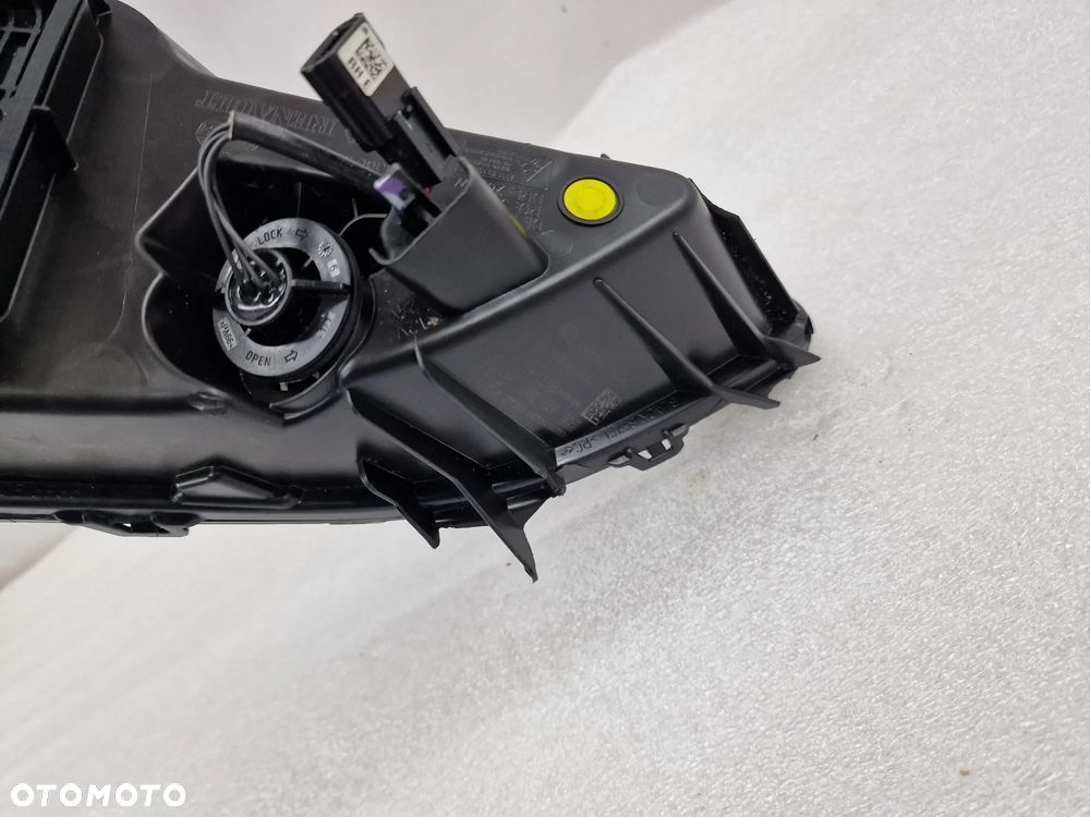 RENAULT MEGANE IV 4 E-TECH E TECH 21- PRAWY HALOGEN / LED / DRL , NR 266009007R / 266009083R , NR AUKCJI LA421 - 24