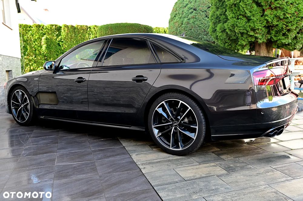 Audi S8 - 12