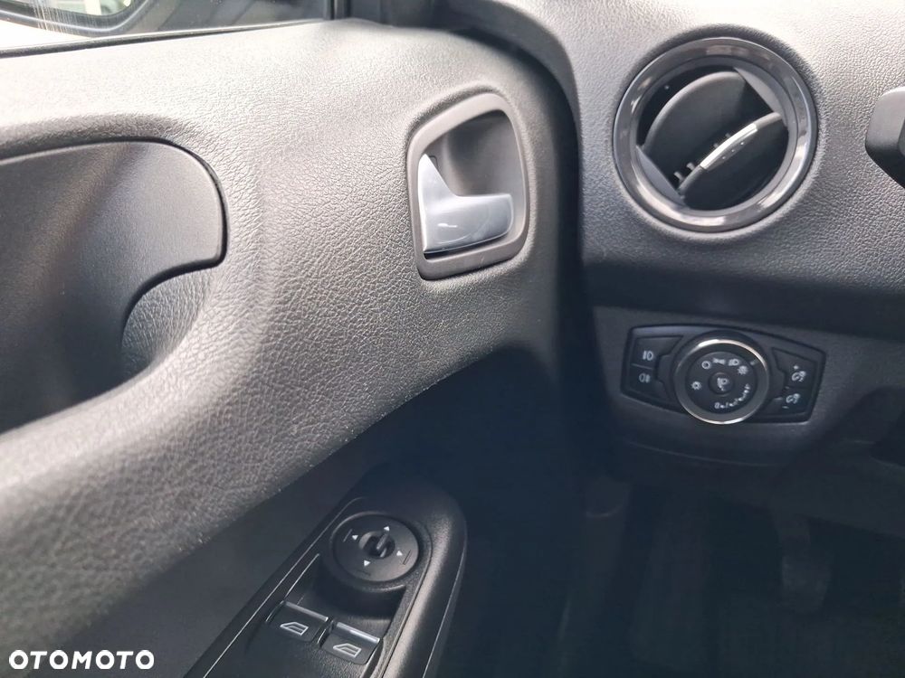 Ford Tourneo Courier 1.5 TDCi Titanium - 35