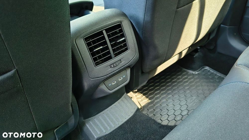 Volkswagen T-Roc - 32