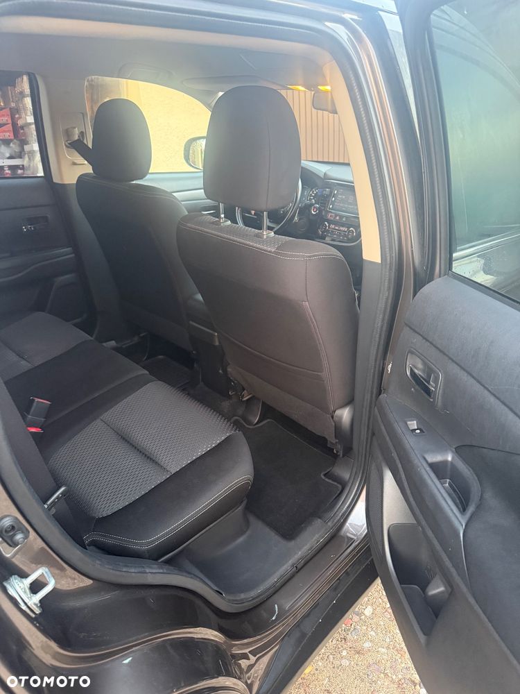 Mitsubishi Outlander 2.2 DID Instyle Navi 4WD - 12