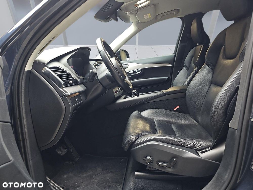 Volvo XC 90 - 9