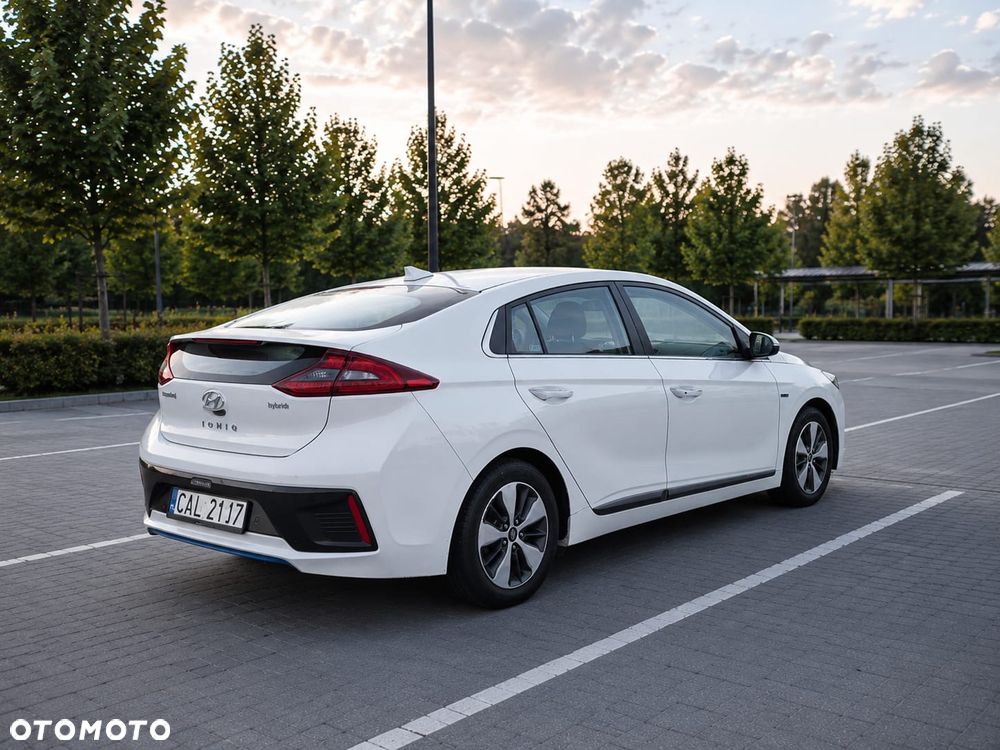 Hyundai IONIQ Hybrid Platinum - 2