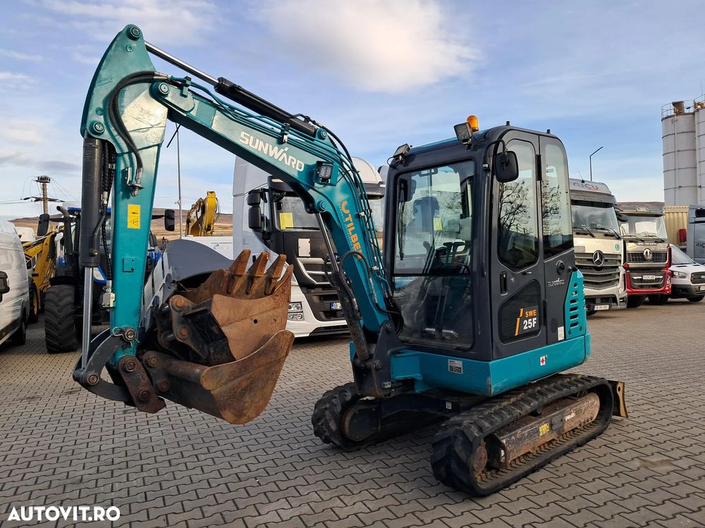 SUNWARD swe 25f cu 4 cupe miniexcavator - 1