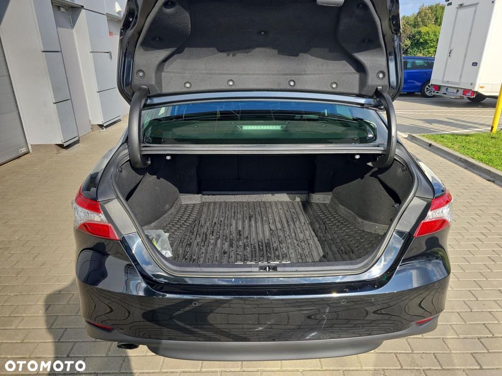 Toyota Camry - 17