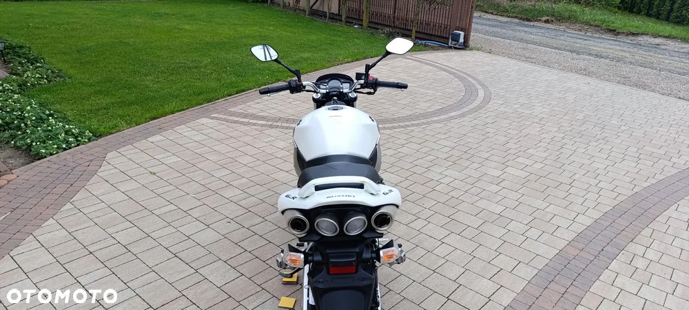 Suzuki GSR - 14