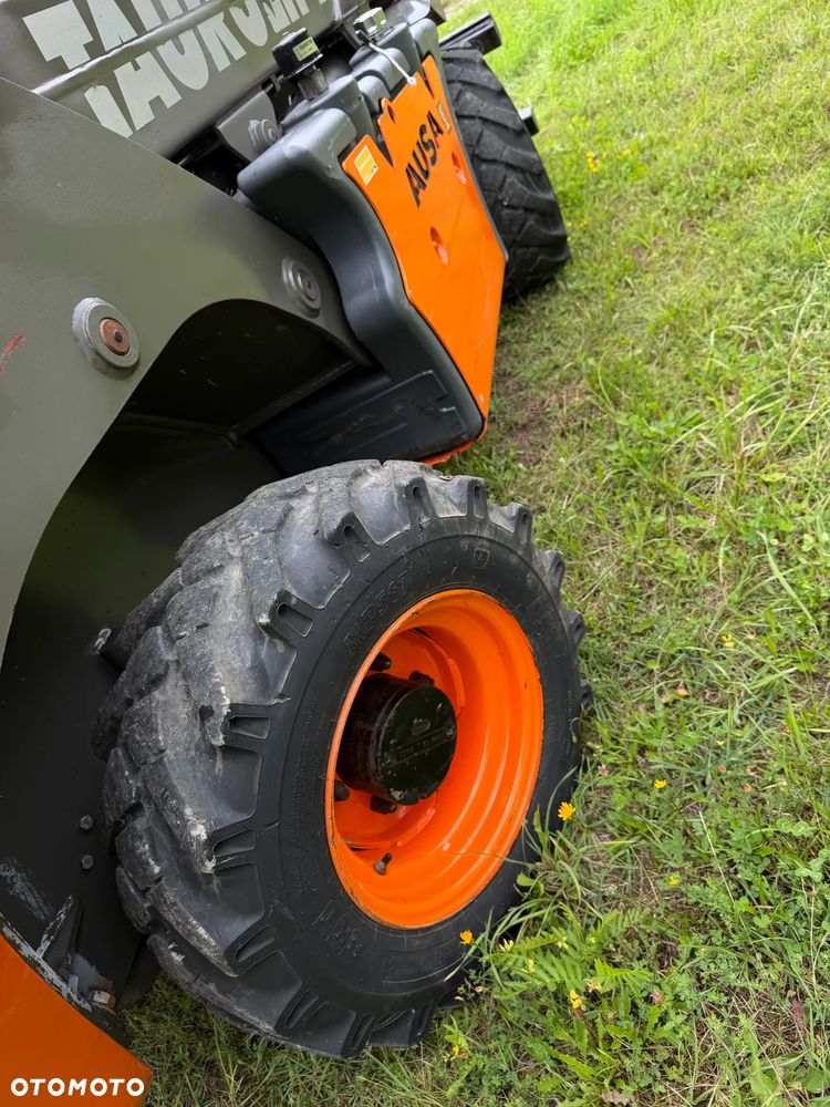 Ausa T204 H. JAPOŃSKA Ładowarka Teleskopowa 4,2 metra Wysuw. Udźwig 2,2 tony. Rozsuwanie wideł HYDRAULICZNE.  Maszyna Jak Nowa z Salonu. Pochodzi z Gospodarstwa Norweskiego! 2017rok. przebieg tylko 3800mtg. Silnik Kubota 4cylindry!  ZERO ZUŻYCIA ORYGINAŁ.  Ani Deka luzów i wycieków. Aktualna DEKRA BMWT. Bardzo mały i zgrabny sprzęt o potężnej wydajnośći. Opony Nowe! Szybka wolna jazda. 3 tryby skrętu! Pełne sterowanie z dżojstika! Wersja Norweska! Kilka dodatkowych wyjść Hydraulicznych! Jazda Hydrostatic Wielka Okazja - 32