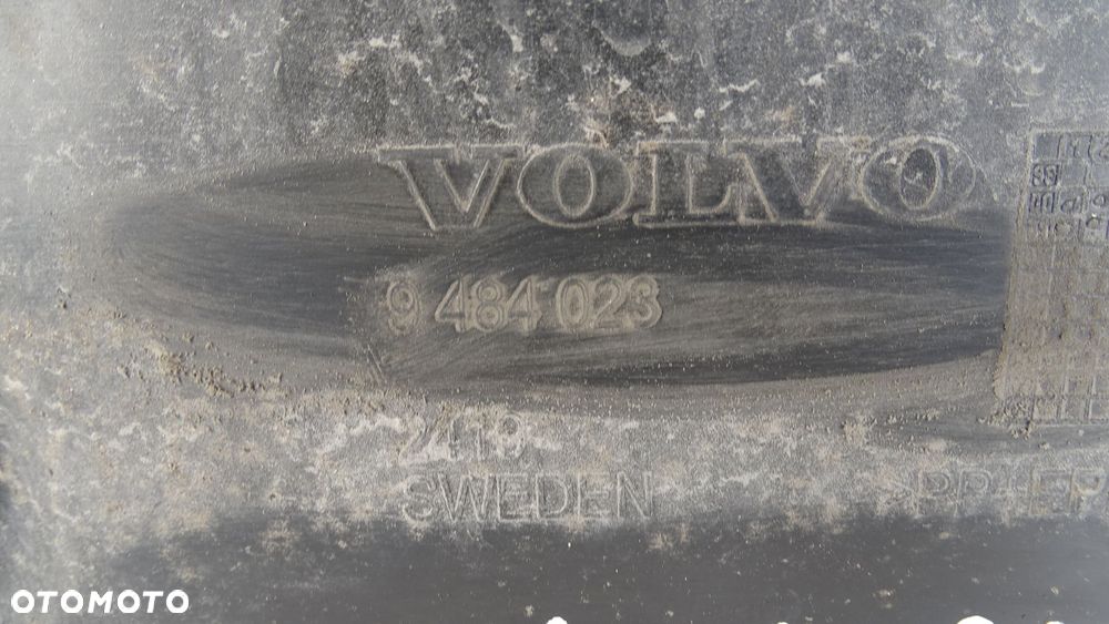 ZDERZAK PRZÓD VOLVO XC70 2.5T - 4