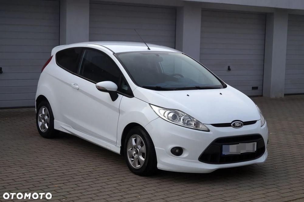 Ford Fiesta 2010 photo 2