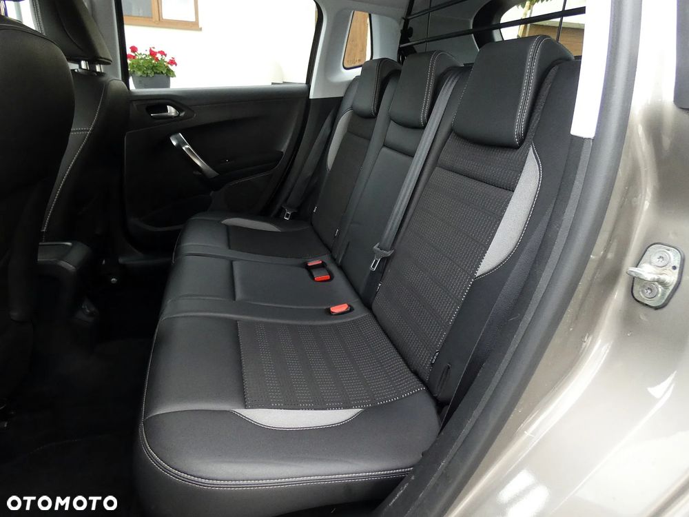 Peugeot 2008 1.6 e-HDi Allure S&S - 30