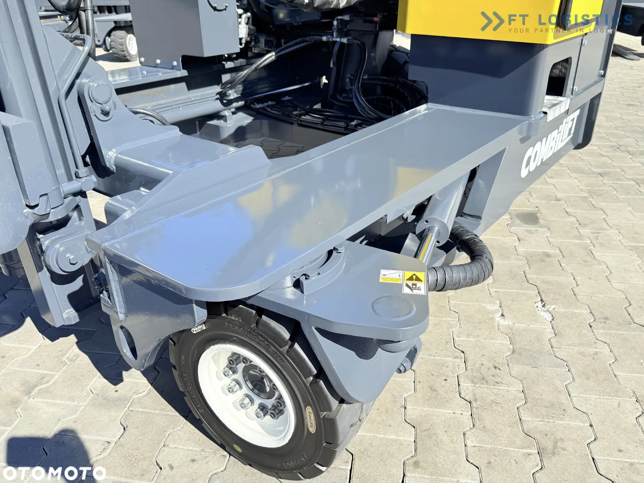 Combilift WÓZEK CZTEROKIERUNKOWY - WIELOKIERUNKOWY C4000 / DIESEL / DUPLEX 4100MM /JEDYNE 2888 MOTOGODZIN /  POZYCJONER WIDEŁ / PEŁNA KABINA - OGRZEWANIE / STAN IDEALNY / Szeroka oferta wózków czterokierunkowych i bocznych, dopasowanych do różnorodnych potrzeb i zastosowań - 22